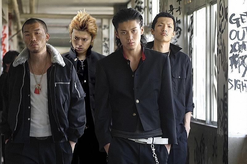 『クローズzero』キャスト・相関図とあらすじ|小栗旬×山田孝之、鈴蘭制覇の抗争をネタバレのワンシーン